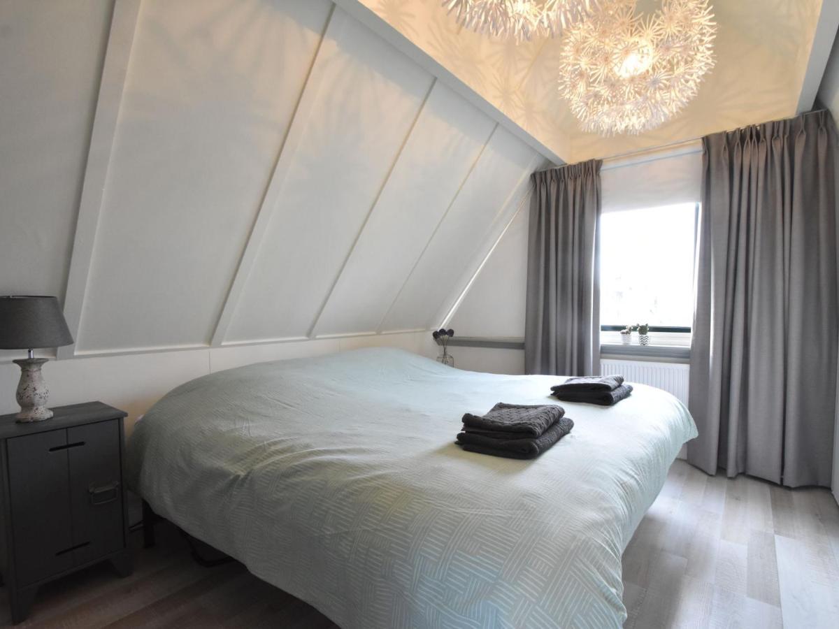 Balmy Holiday Home In Tuitjenhorn With Fenced Garden المظهر الخارجي الصورة